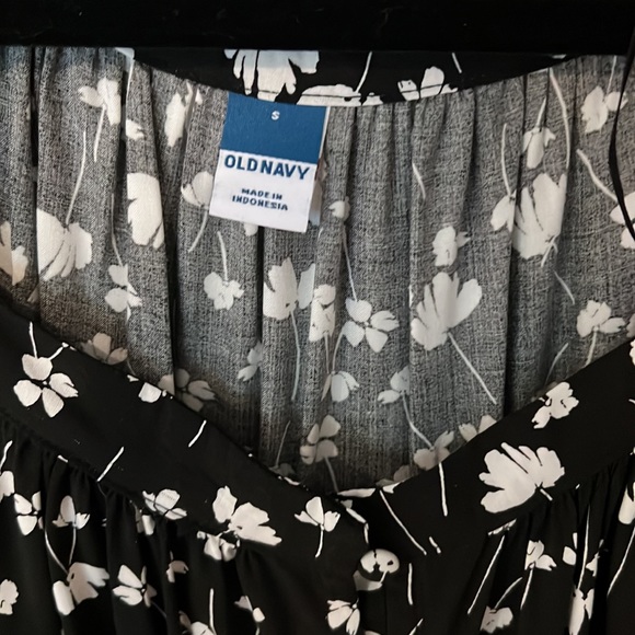 Old Navy black and white floral maxi dress size small NWT - Picture 4 of 9